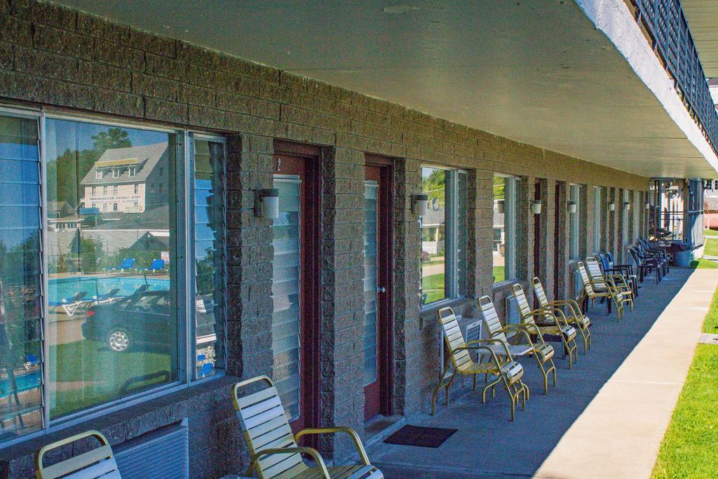 Half Moon Motel & Cottages Вейрз-Біч Екстер'єр фото
