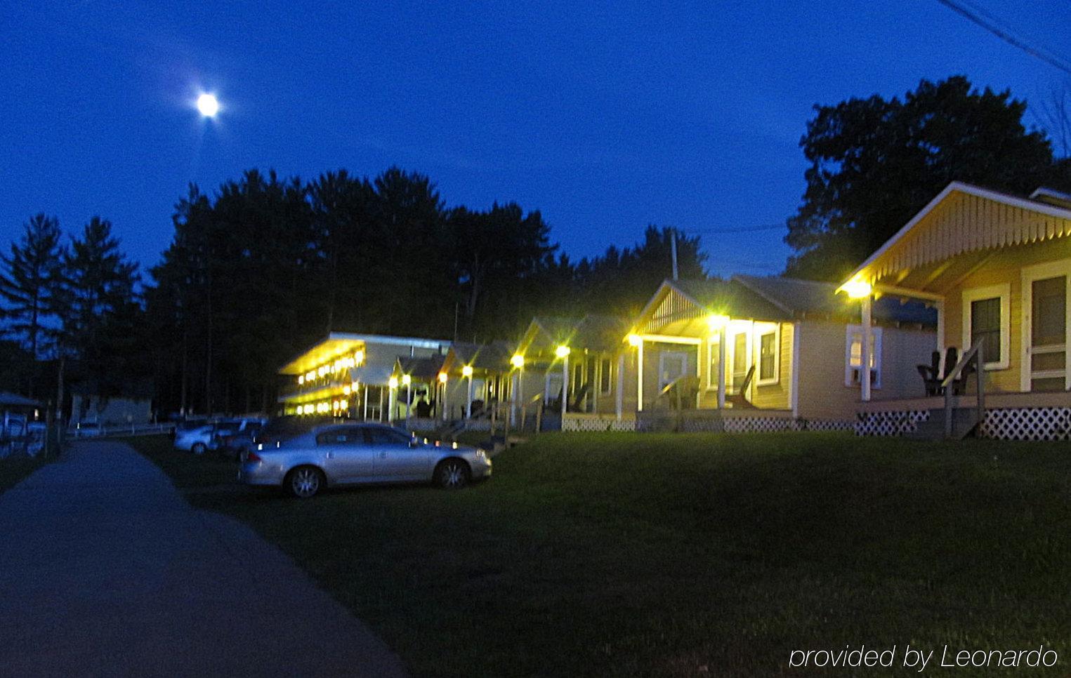 Half Moon Motel & Cottages Вейрз-Біч Екстер'єр фото